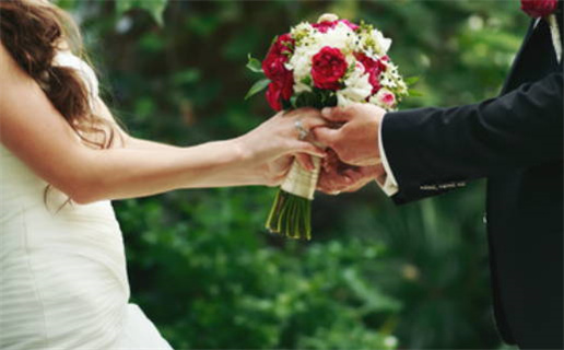 2025年农历八月十一结婚有没有问题？ 办婚礼有没有问题？