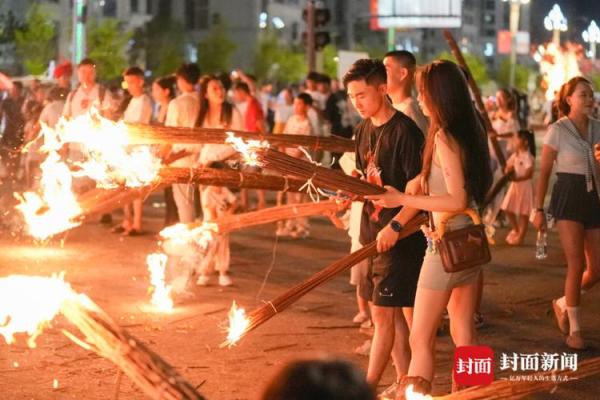 火把节:光影交织,传承壮族养生智慧 火把节:光影交织,传承壮族养生智慧