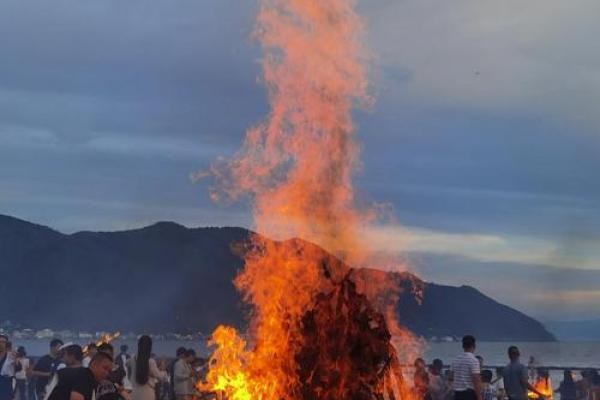 火把节:光影交织,传承壮族养生智慧 火把节:光影交织,传承壮族养生智慧