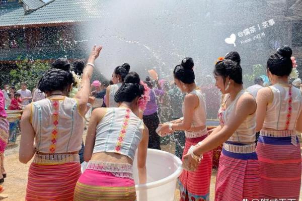 傣族泼水节：水中祈福，感悟傣族文化魅力