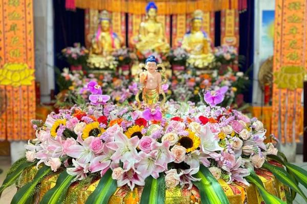 四月初八：佛诞祈福，感悟佛教文化