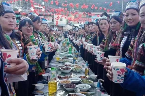 哈尼族跳月节：欢庆月圆，体验自然与和谐