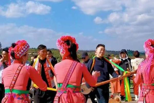 哈尼族跳月节：欢庆月圆，体验自然与和谐