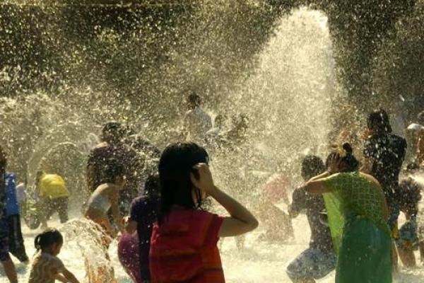 泼水节:水中狂欢,领略傣族习俗 泼水节:水中狂欢,领略傣族习俗