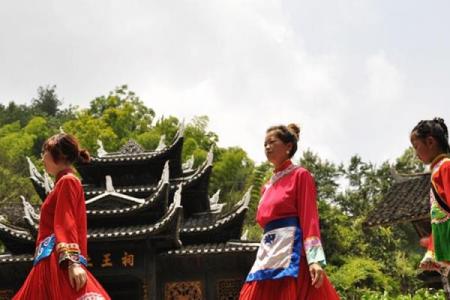 土家族摆手舞节:跳跃的舞蹈,传递土家族精神