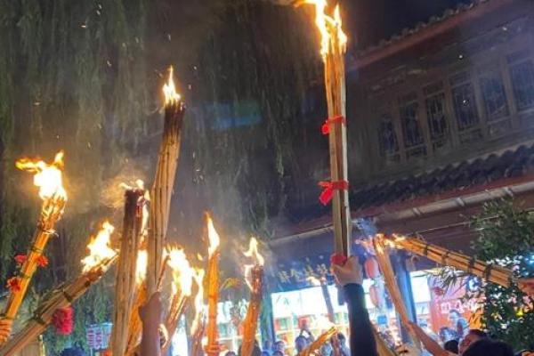 纳西族的火把节:点燃希望,传承民族文化 纳西族的火把节:点燃希望,传承民族文化